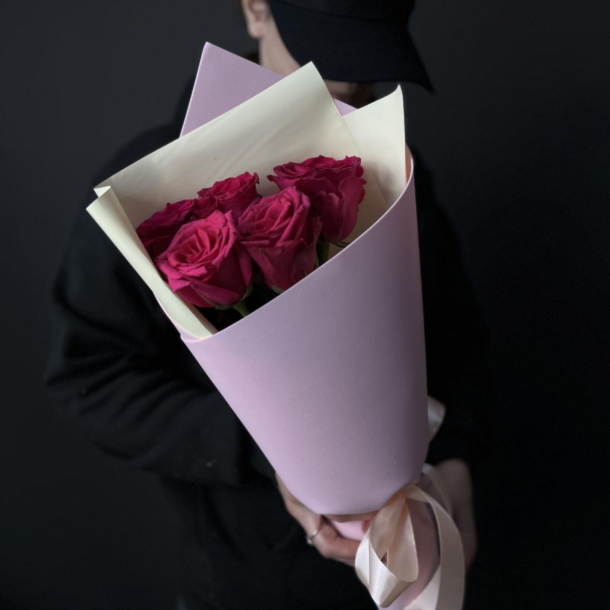 Моно-букет из розовых роз 40 см (Эквадор)